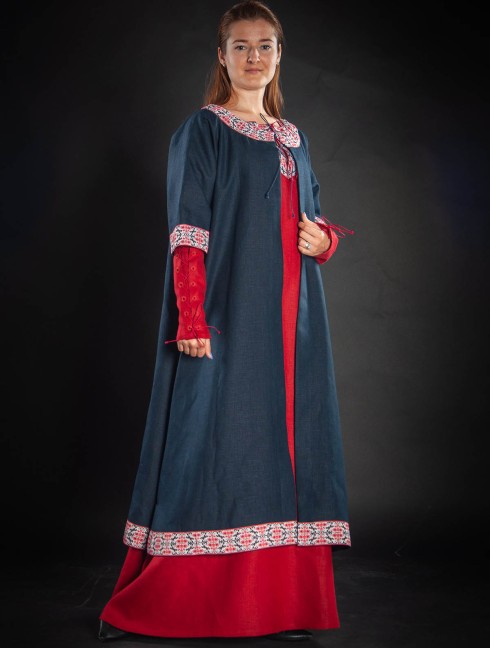 Coat with short sleeves