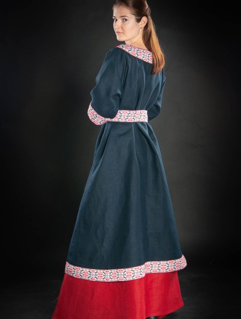 Coat with short sleeves