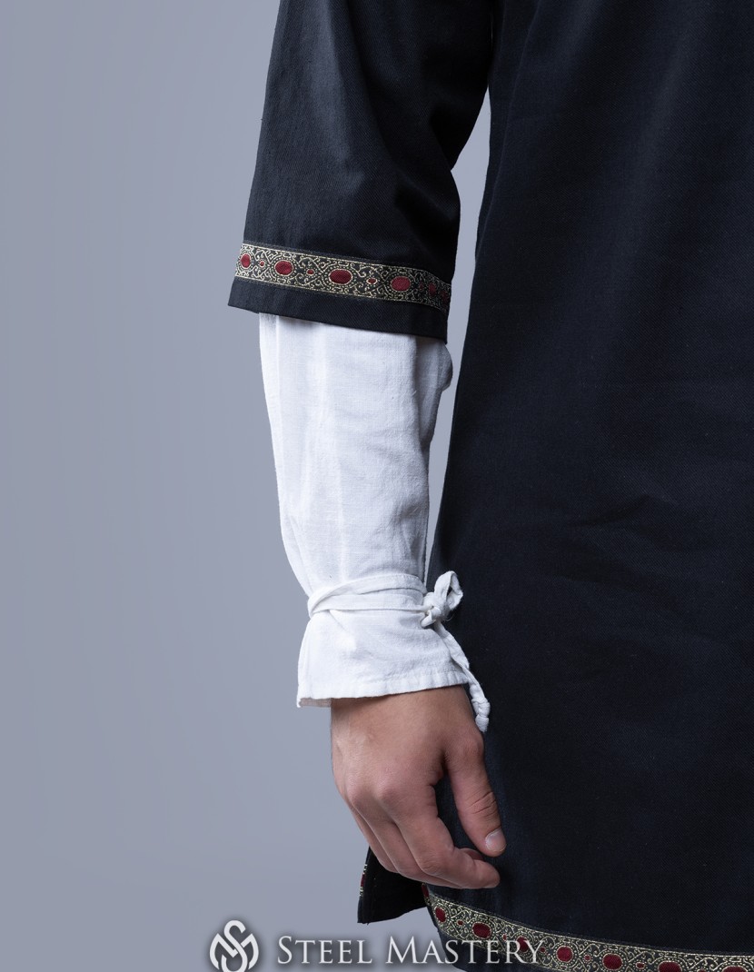 Tunic of the XIV-XV centuries photo made by Steel-mastery.com