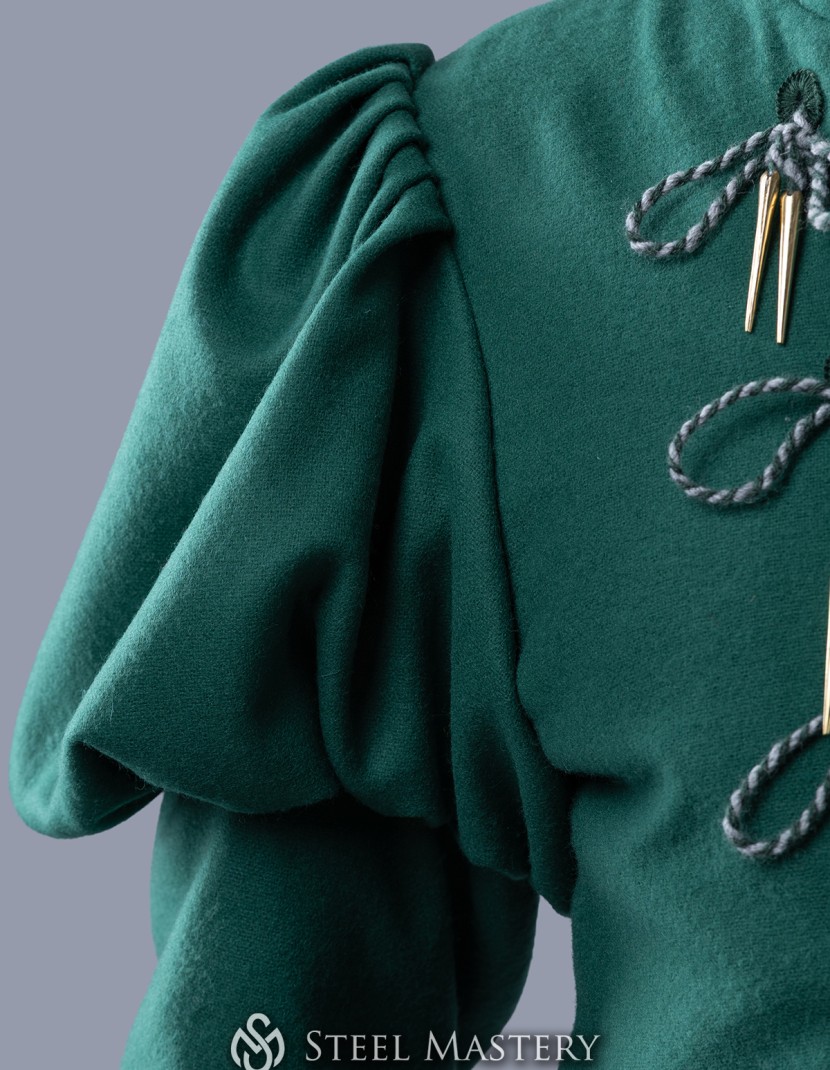 Burgundian men s suit, XV century photo made by Steel-mastery.com