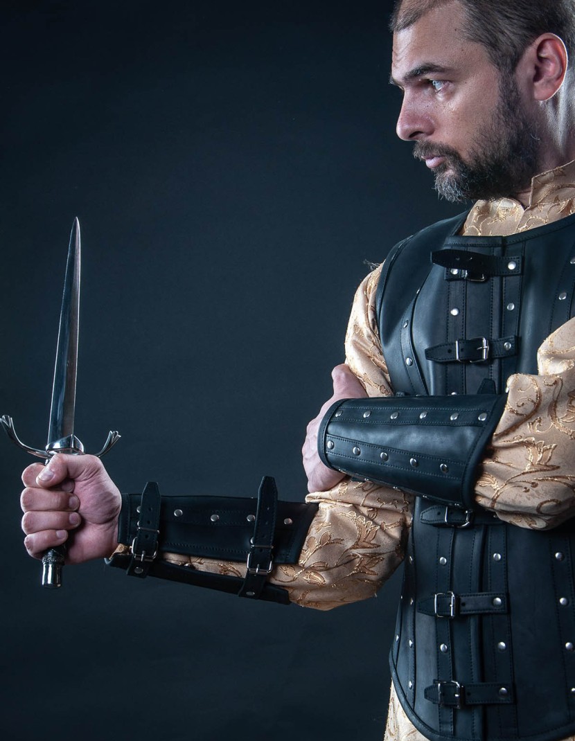 Leather vest and bracers in Renaissance style photo made by Steel-mastery.com