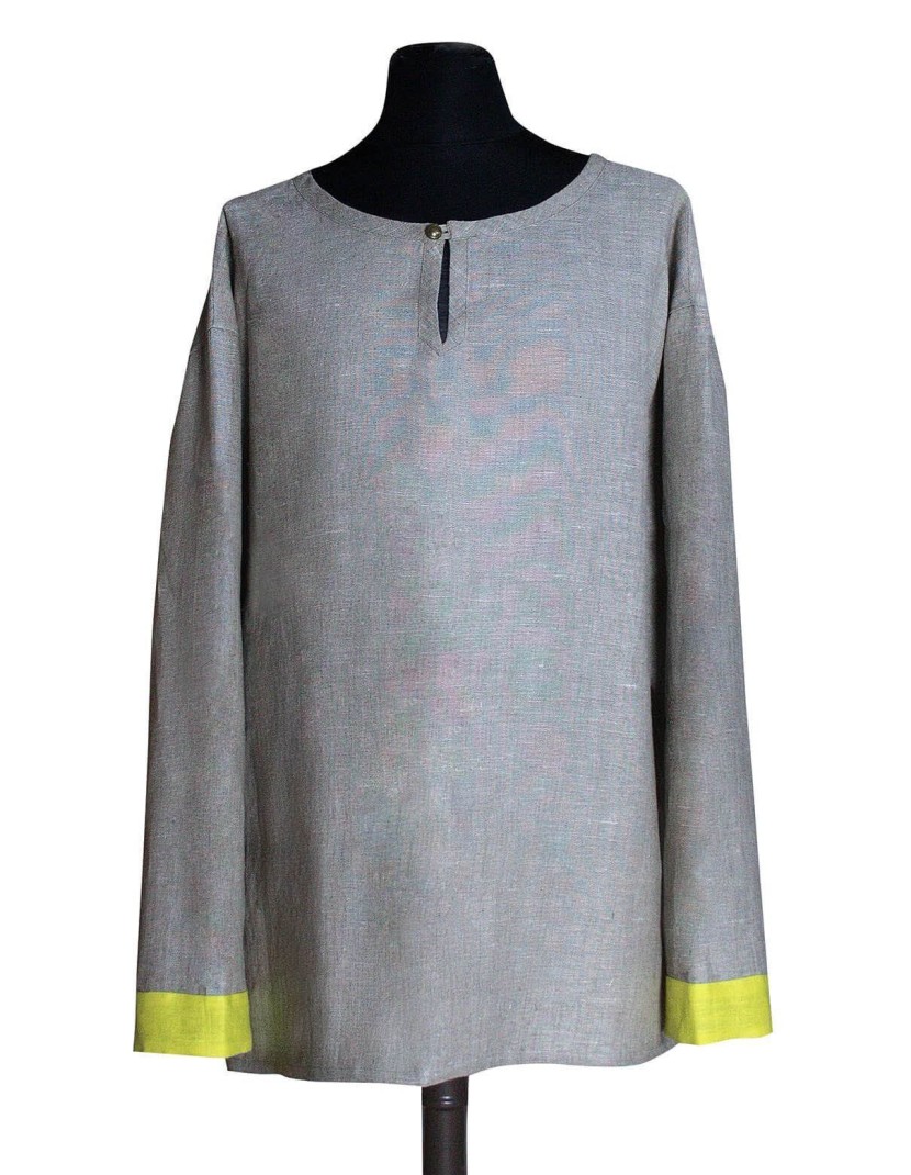 Costume of knight, XIV century photo made by Steel-mastery.com