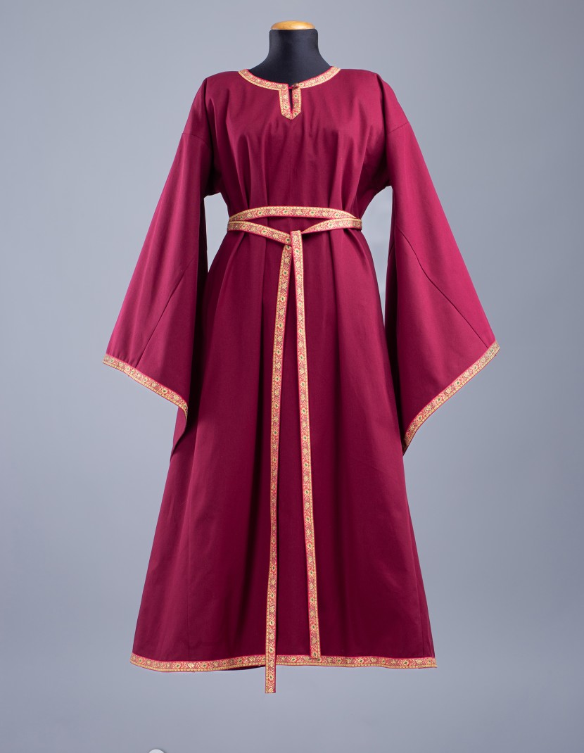 Early bliaut dress 12th Century photo made by Steel-mastery.com