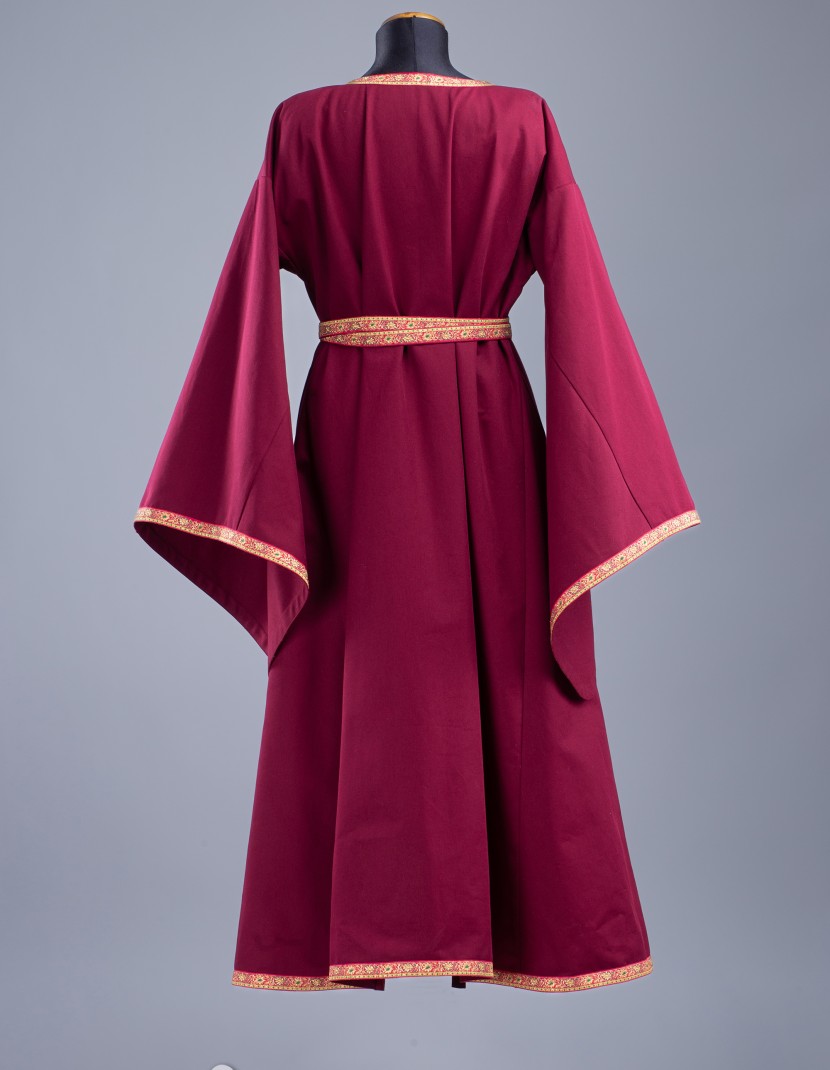 Early bliaut dress 12th Century photo made by Steel-mastery.com