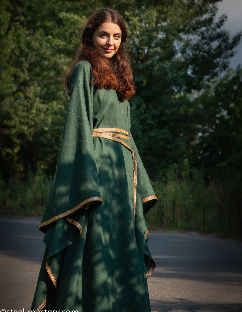 Early bliaut dress 12th Century photo made by Steel-mastery.com