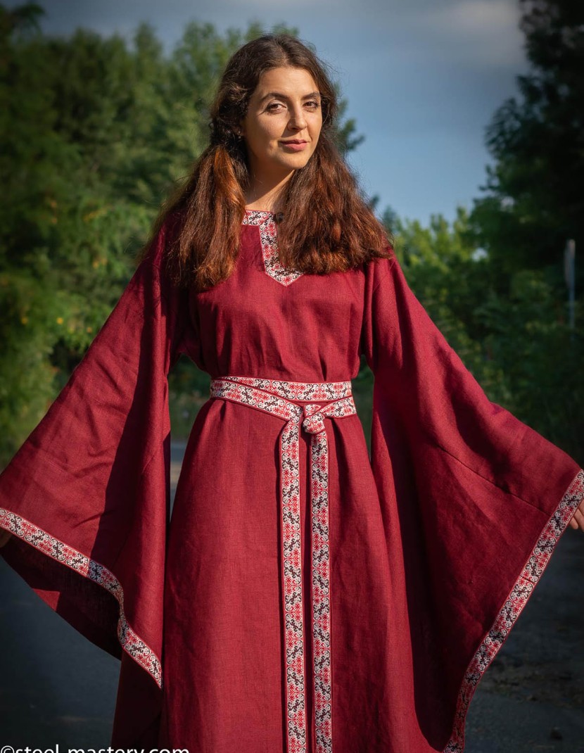 Early bliaut dress 12th Century photo made by Steel-mastery.com