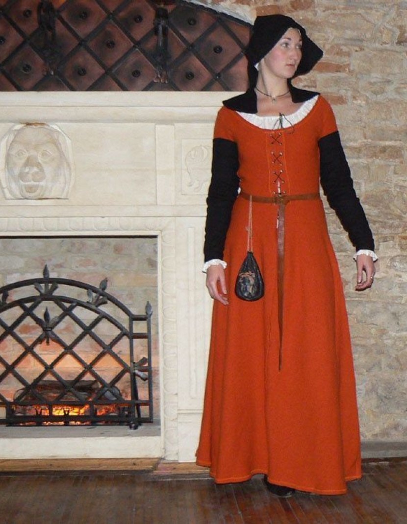 Medieval European dress, wool, 16th century photo made by Steel-mastery.com