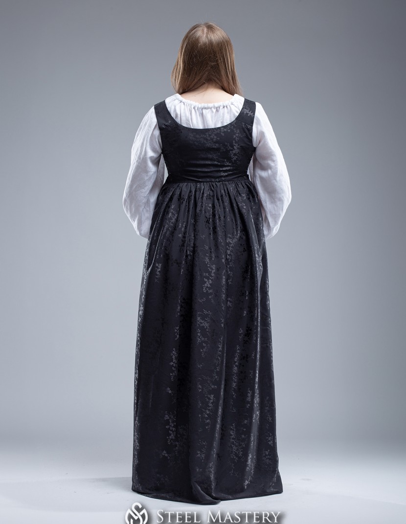Italian dress with chemise, XV century photo made by Steel-mastery.com
