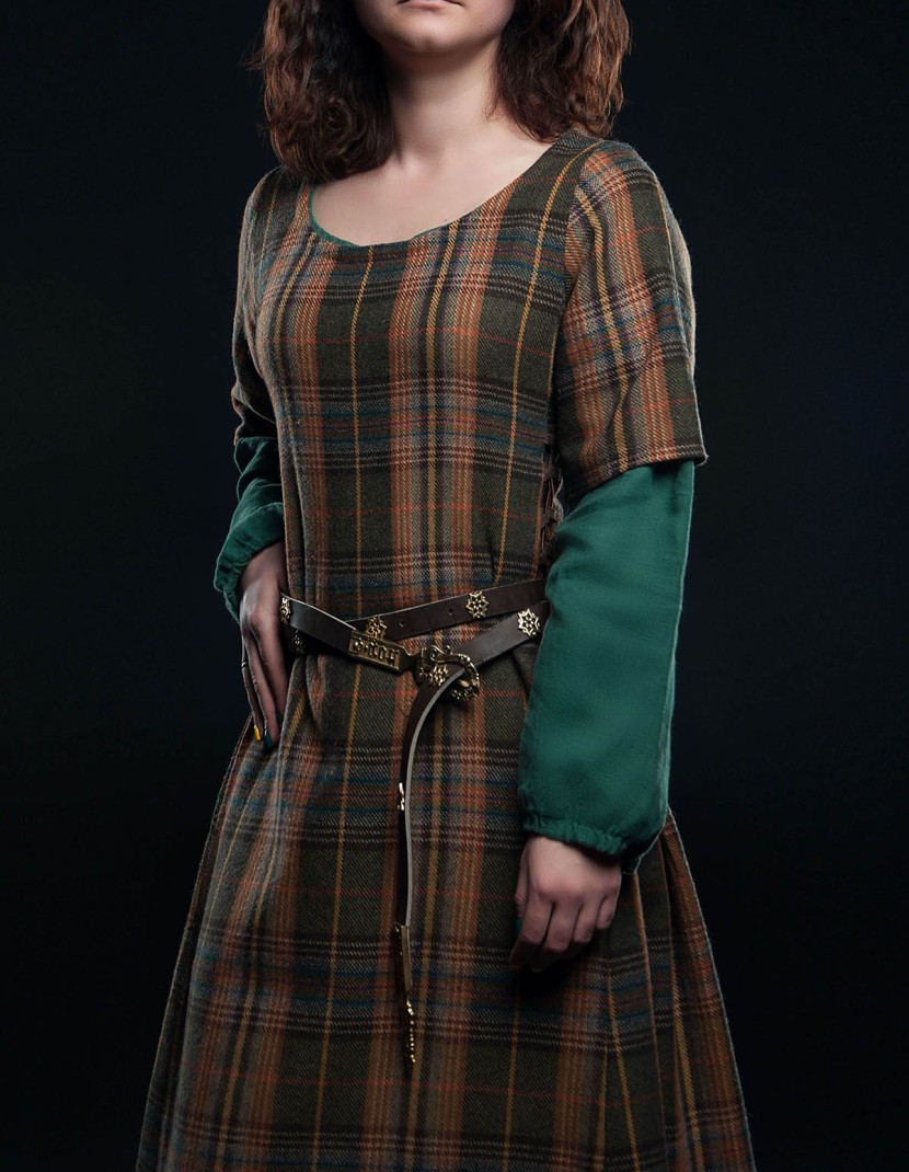 Middle ages women's clothing photo made by Steel-mastery.com