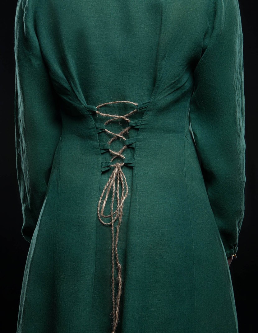 Middle ages women's clothing photo made by Steel-mastery.com