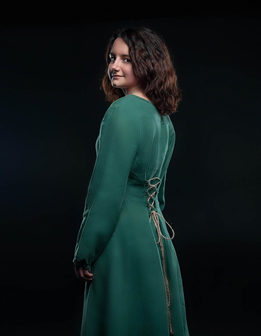 Middle ages women's clothing photo made by Steel-mastery.com