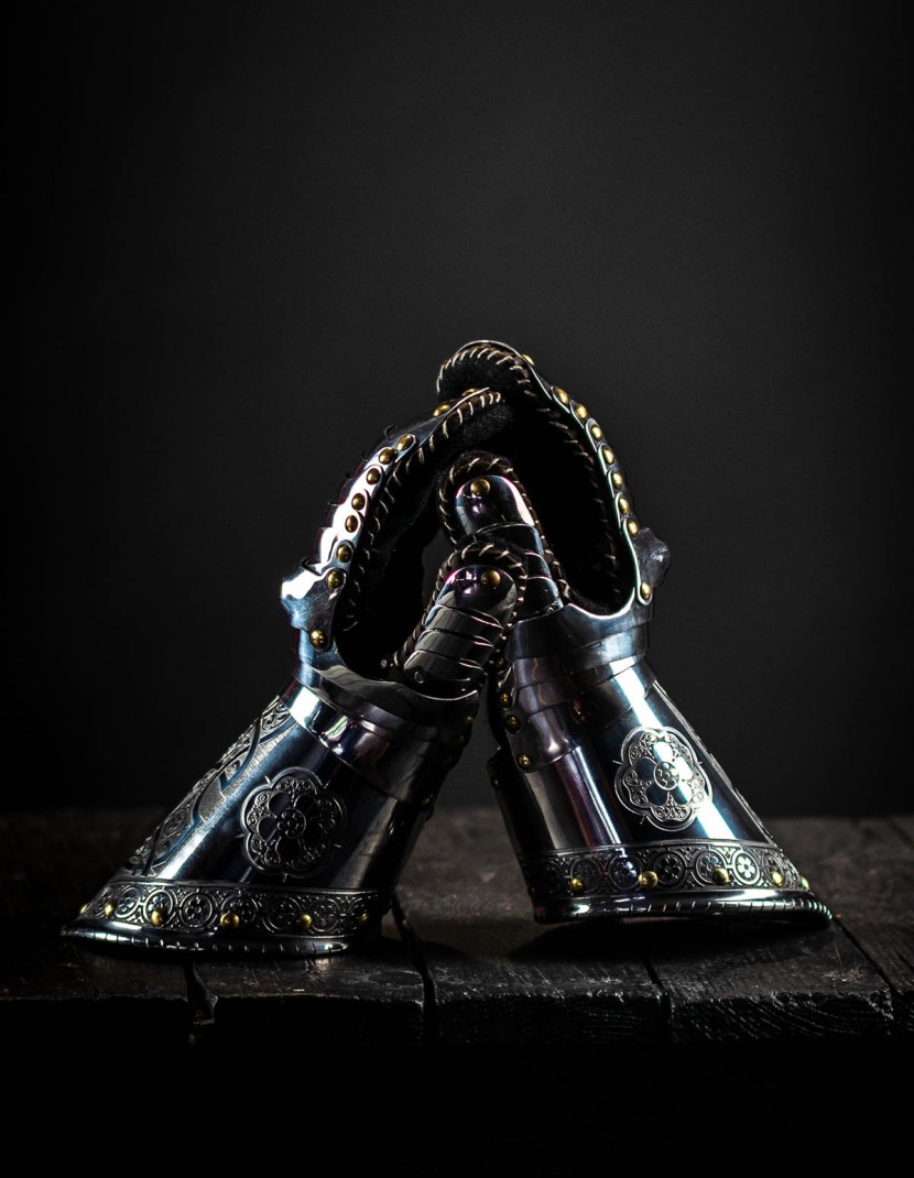 Full Plate Armor (Garniture) of George Clifford, Third Earl of Cumberland, end of XVI century (1590-1592)  photo made by Steel-mastery.com