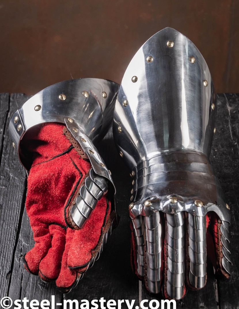 Full knights armour for interior photo made by Steel-mastery.com