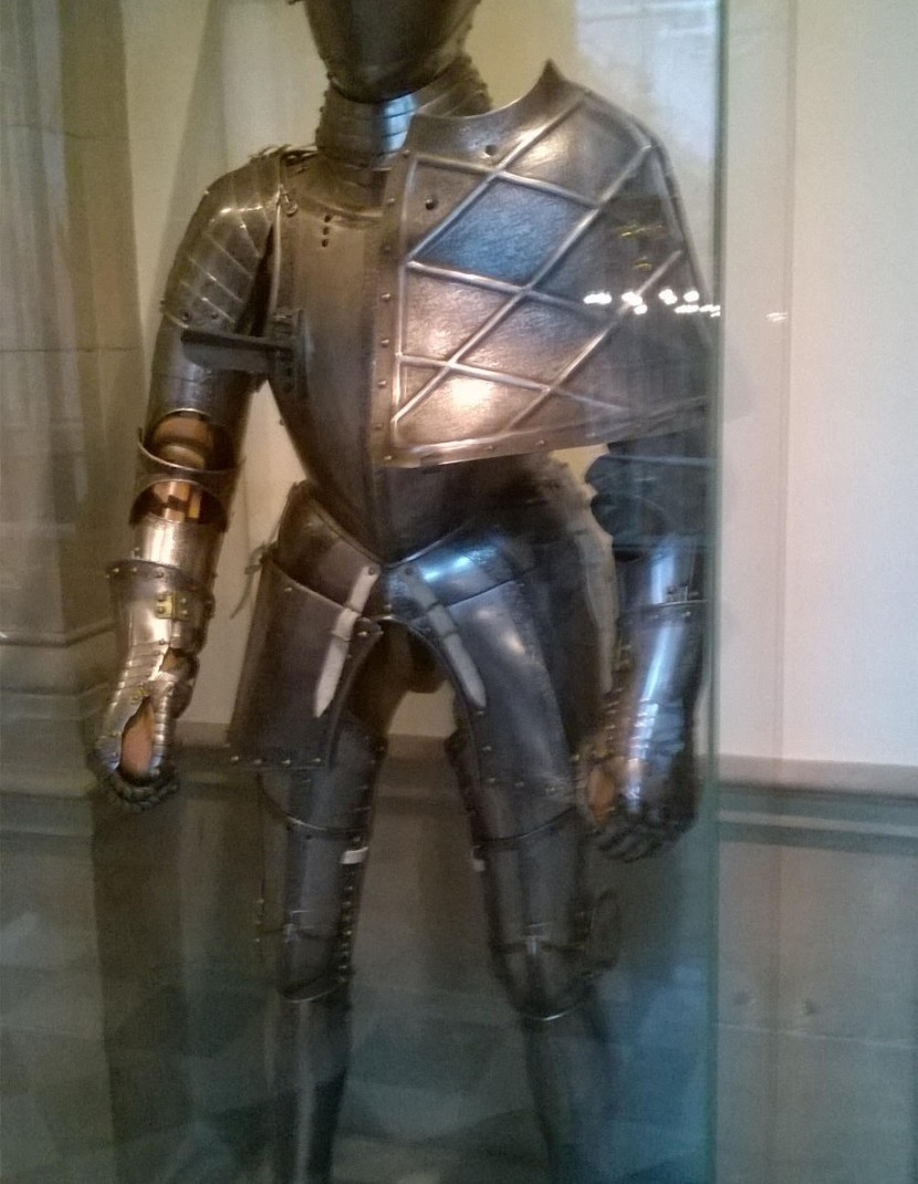 Jousting knight armor, 16th century photo made by Steel-mastery.com