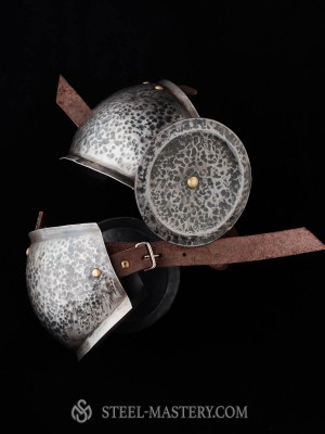 Elbow caps with chased rondel