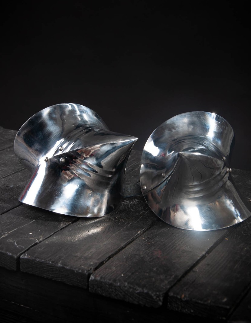 English gothic pointed elbow caps, 2nd half of the XV century photo made by Steel-mastery.com
