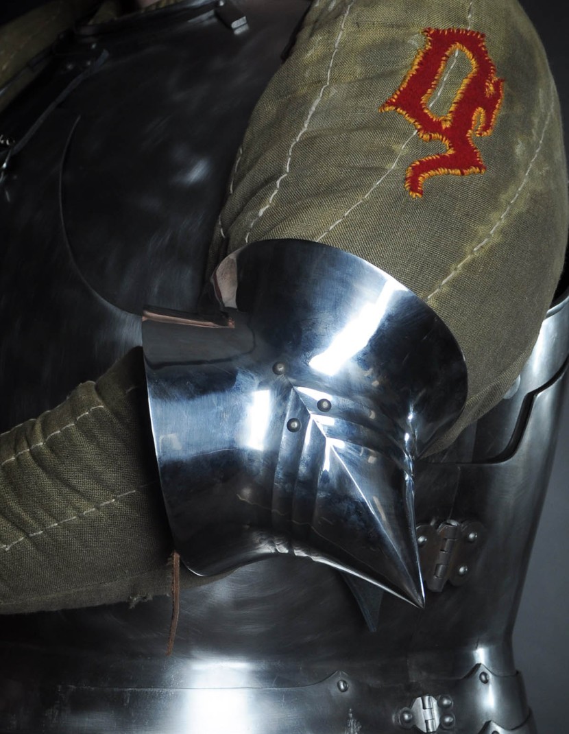 English gothic pointed elbow caps, 2nd half of the XV century photo made by Steel-mastery.com