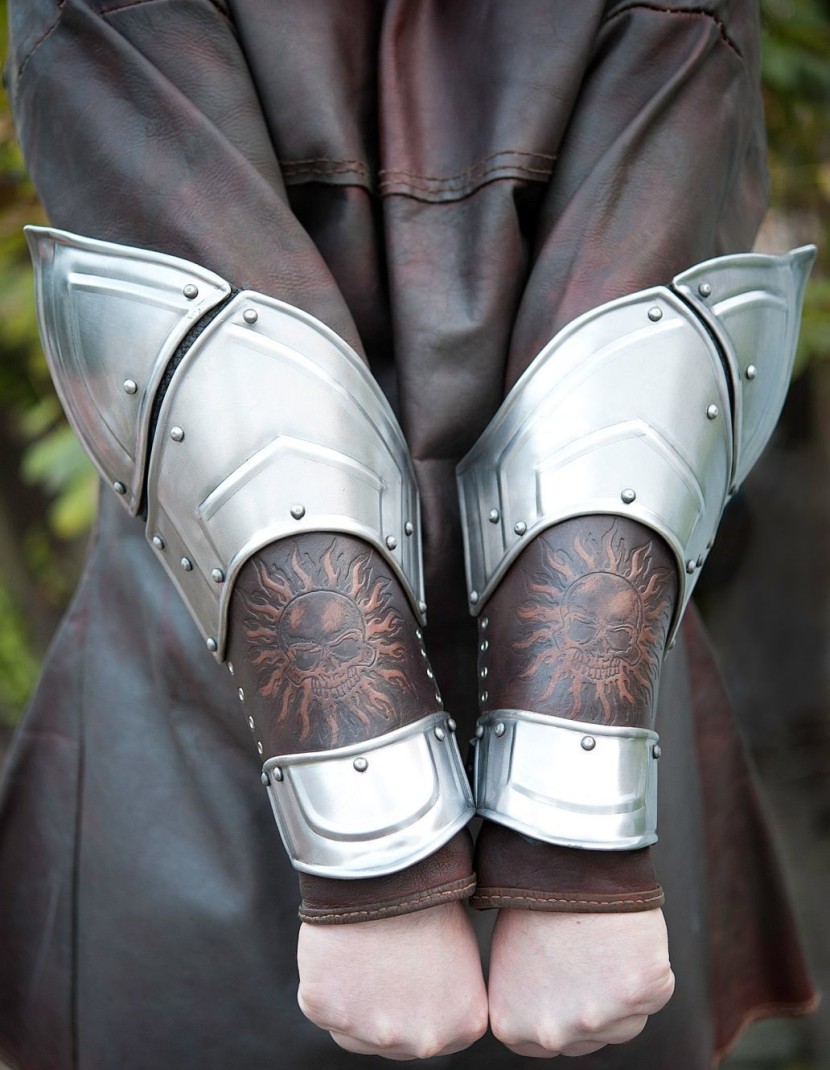 Combined bracers with tooling photo made by Steel-mastery.com