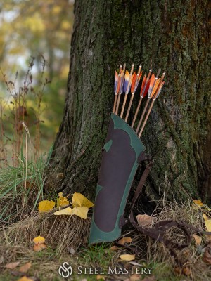 Archery quiver with green decorations