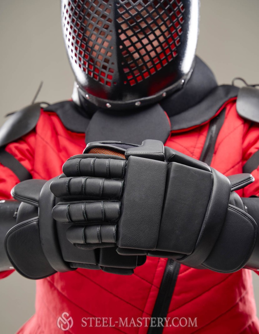 Gloves for historical fencing  photo made by Steel-mastery.com