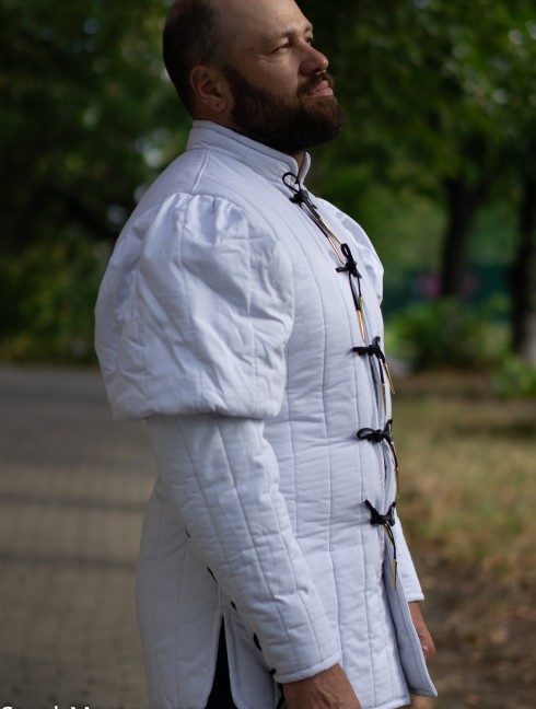 Puffed sleeves doublet