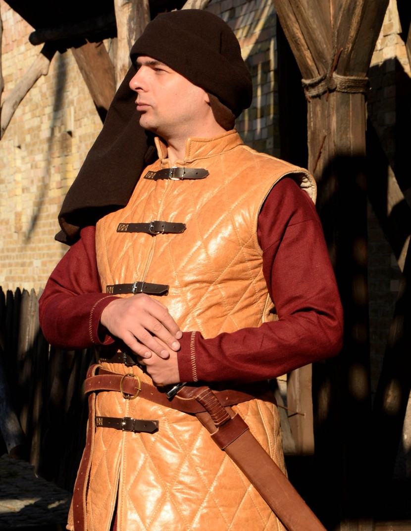 Leather sleeveless gambeson photo made by Steel-mastery.com