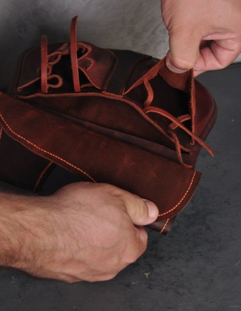 Brown leather belt pouch photo made by Steel-mastery.com