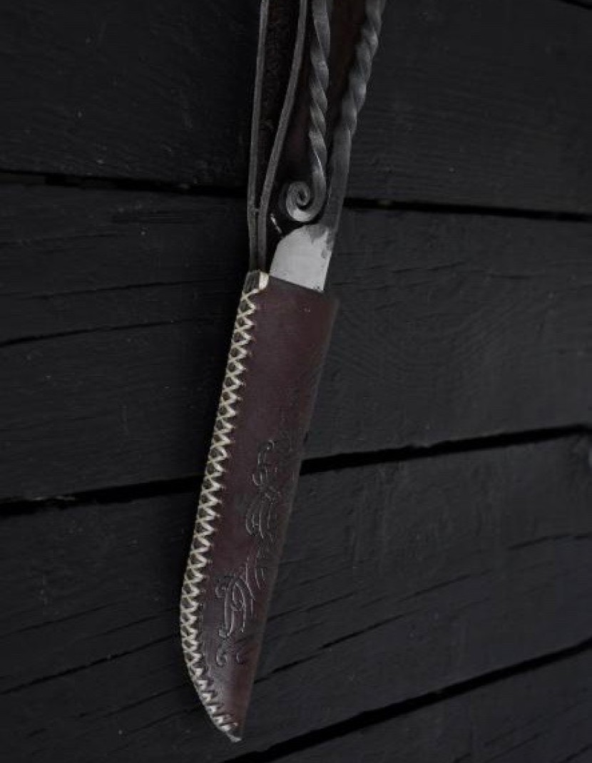 Leather knife sheats photo made by Steel-mastery.com