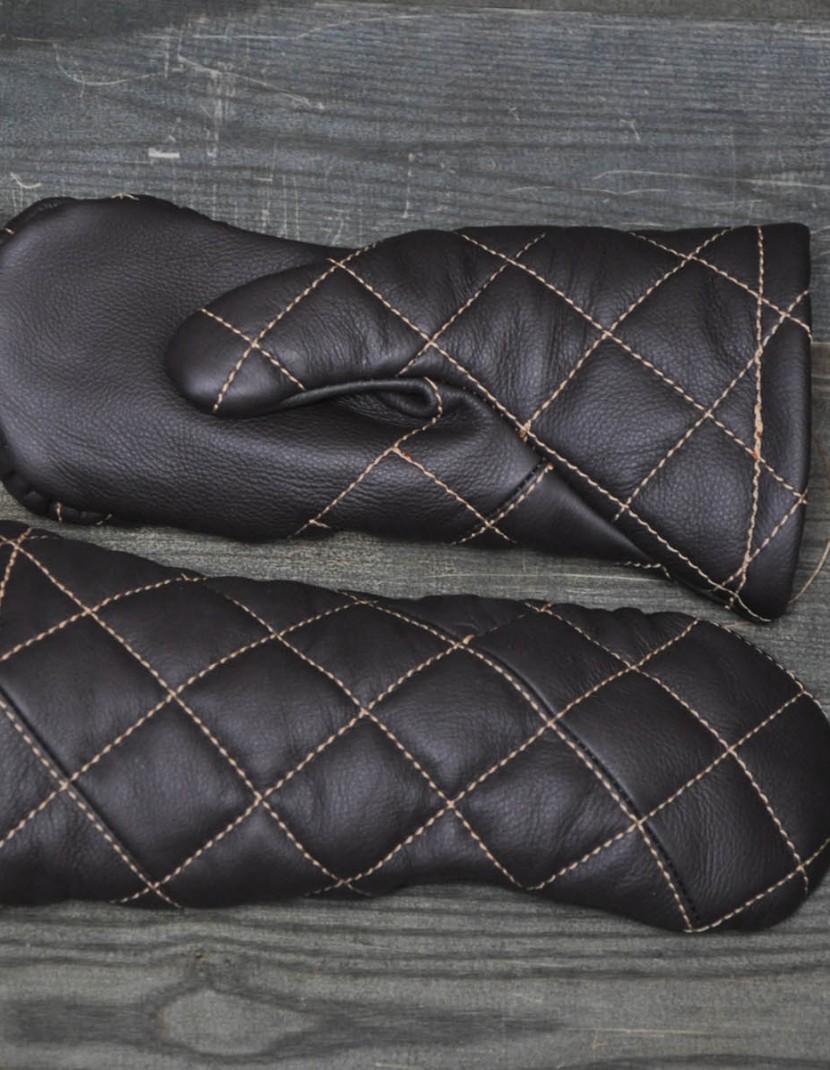 Leather mittens with diamond stitching photo made by Steel-mastery.com