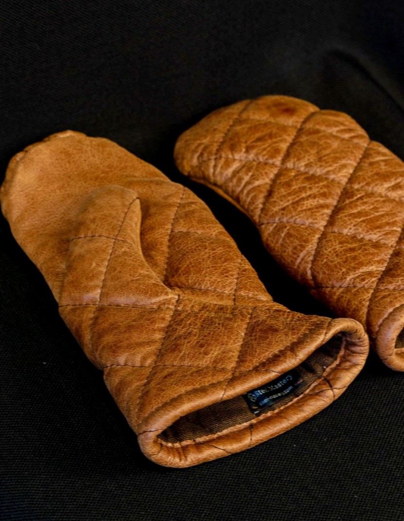 Leather mittens with diamond stitching photo made by Steel-mastery.com