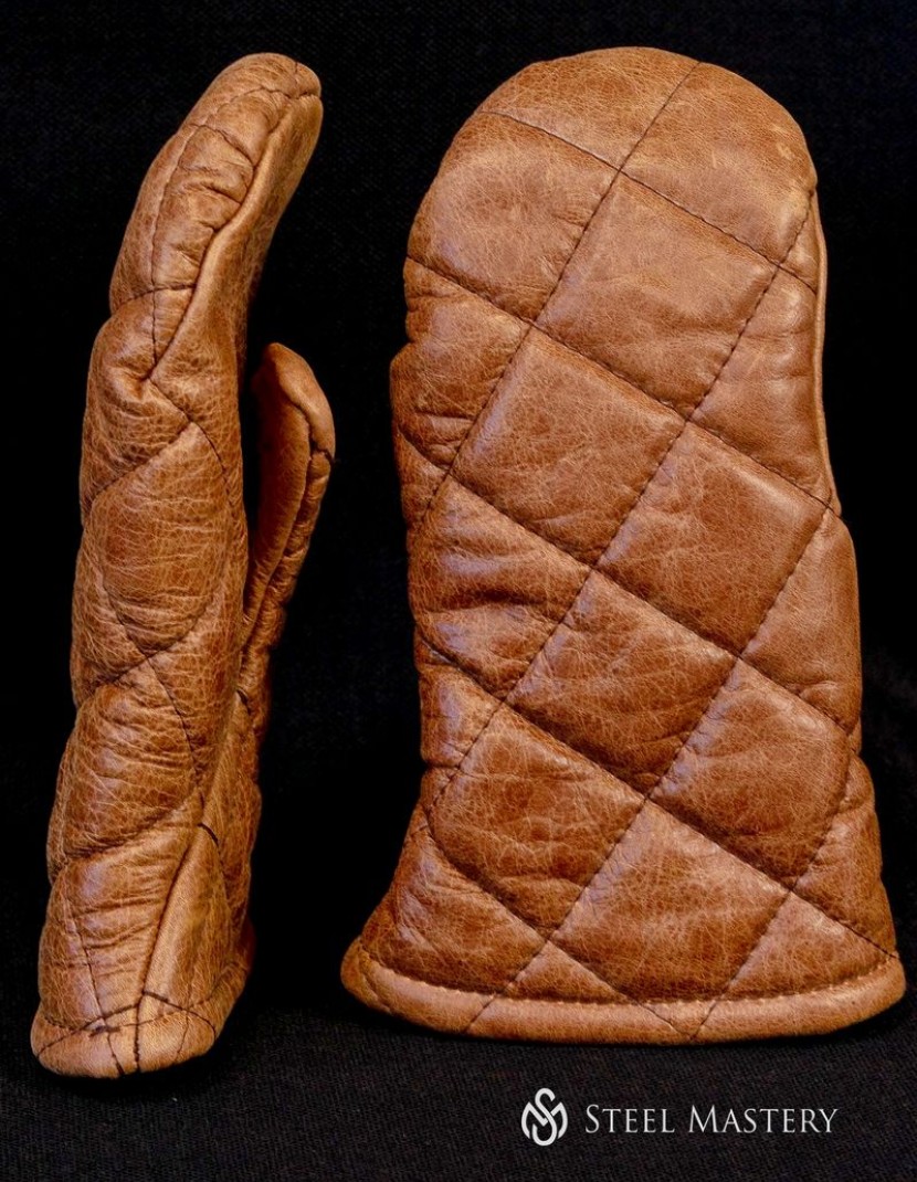 Leather mittens with diamond stitching photo made by Steel-mastery.com