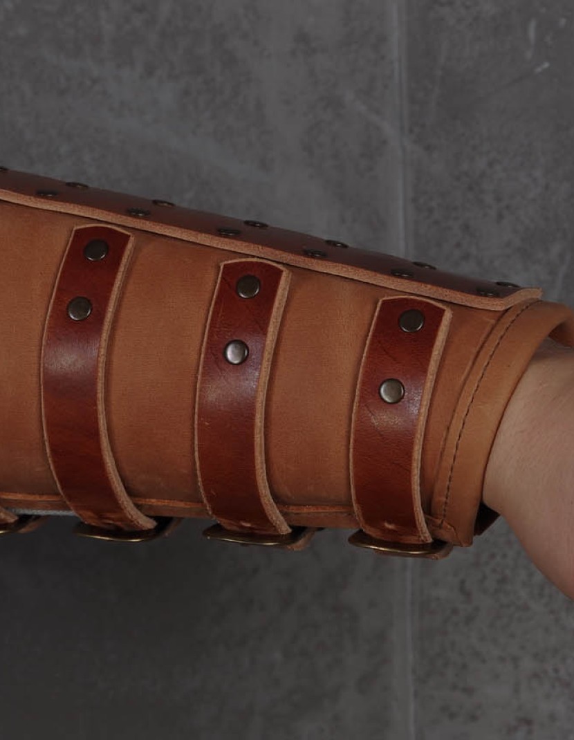 Spider leather bracers photo made by Steel-mastery.com