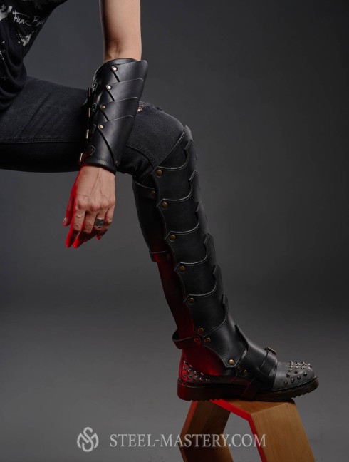 Leather fantasy set in Dragon style