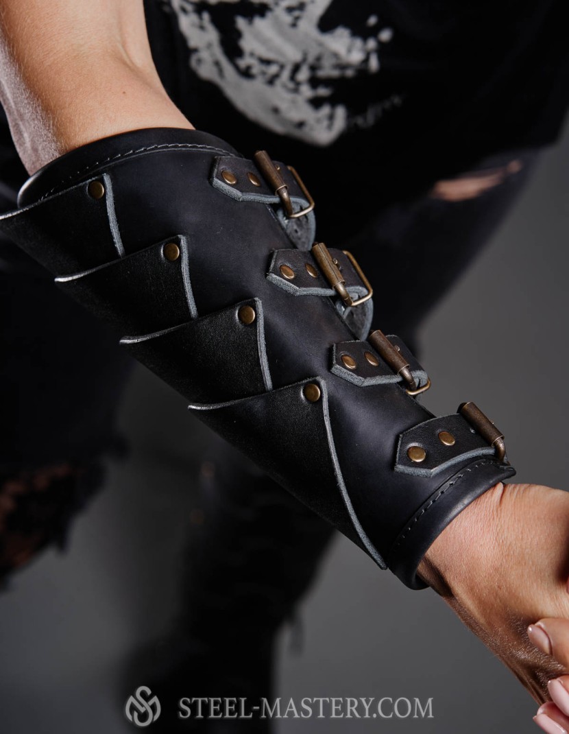 Leather bracers in Dragon style photo made by Steel-mastery.com