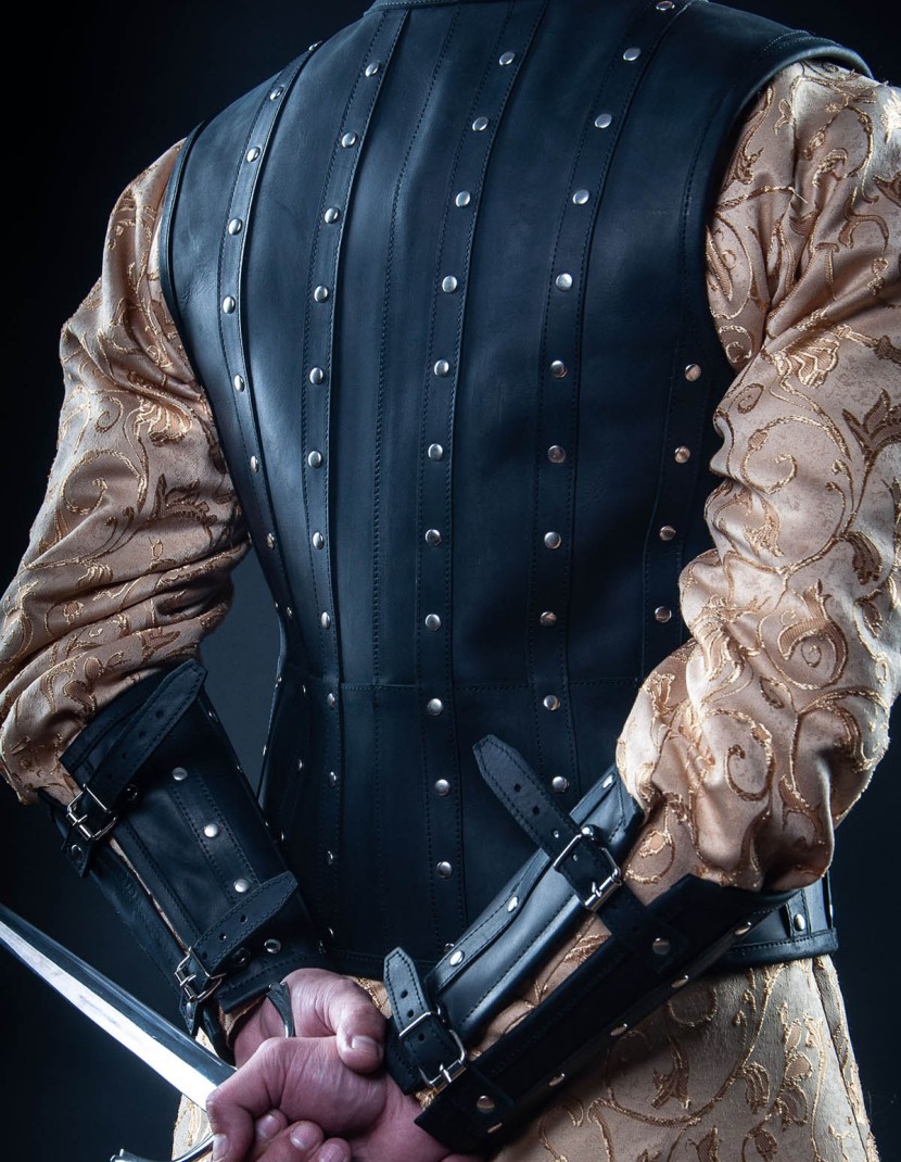 Leather bracers in Renaissance style photo made by Steel-mastery.com