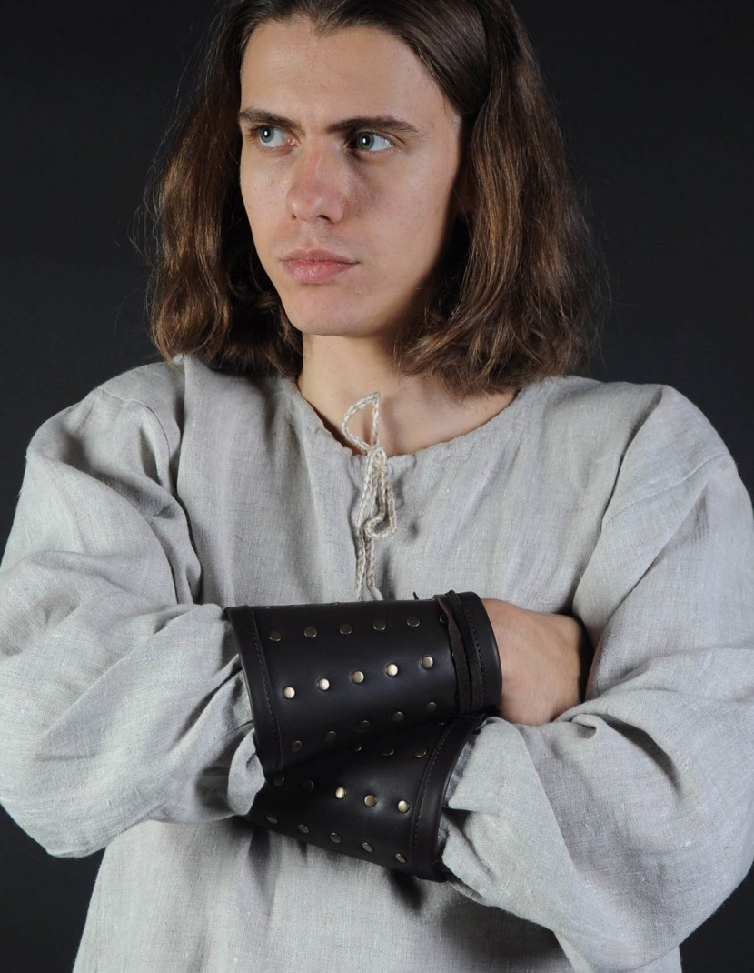 ROBIN HOOD LEATHER BRACERS photo made by Steel-mastery.com
