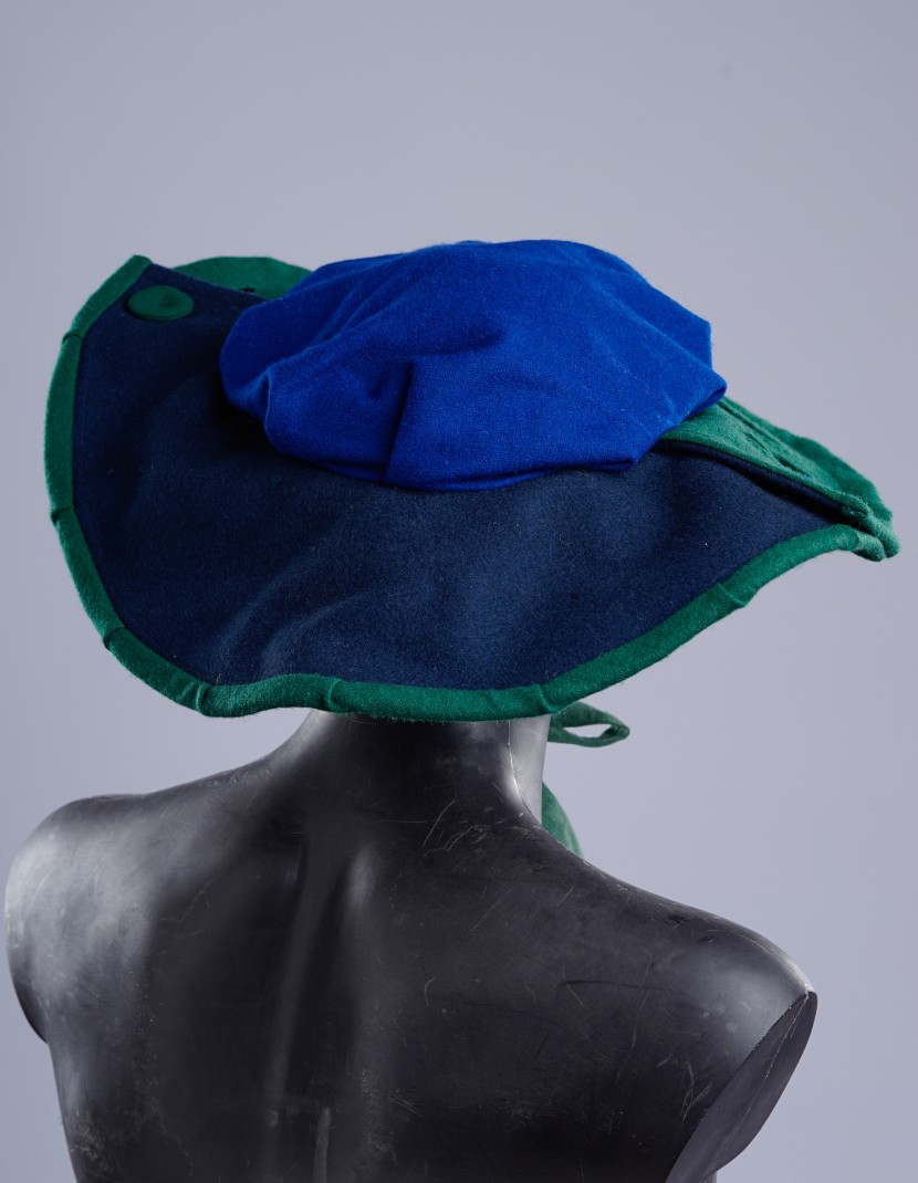 Landsknecht hat with cuts on brim photo made by Steel-mastery.com