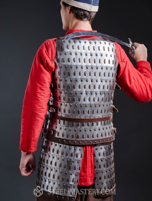 Lamellar armor 