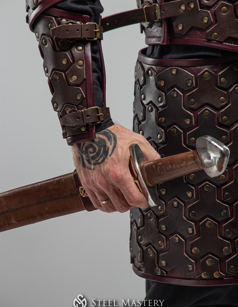 Star fantasy leather bracers  photo made by Steel-mastery.com