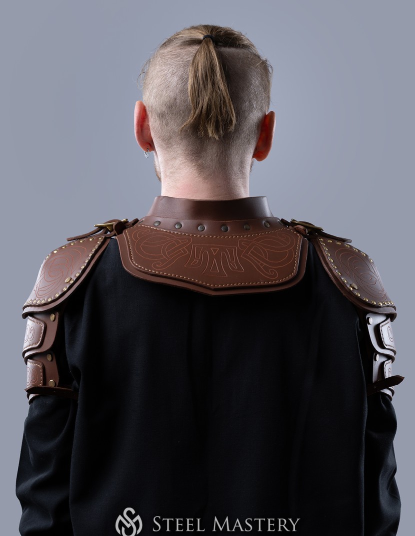 The Witcher: Cat School Leather Gorget photo made by Steel-mastery.com