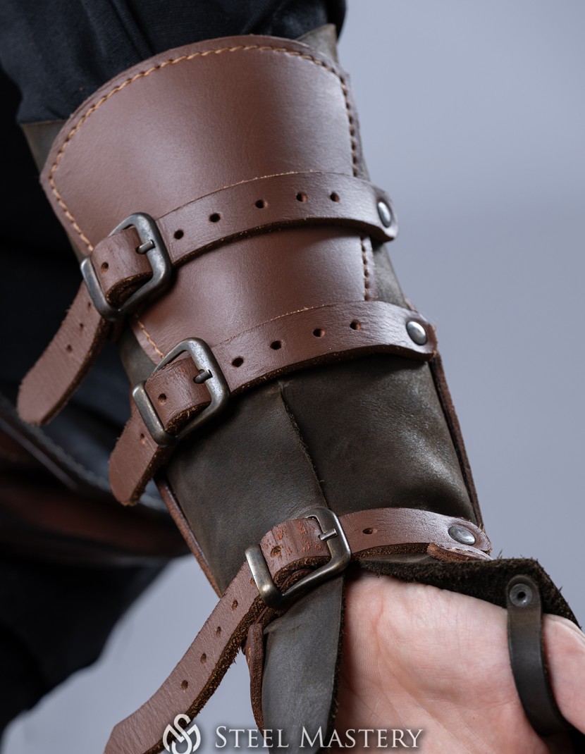 The Witcher: Cat School Leather Bracers photo made by Steel-mastery.com