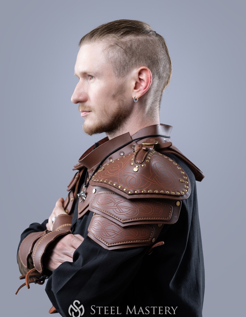 The Witcher: Cat School Leather Pauldrons photo made by Steel-mastery.com