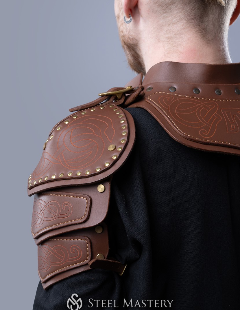The Witcher: Cat School Leather Pauldrons photo made by Steel-mastery.com