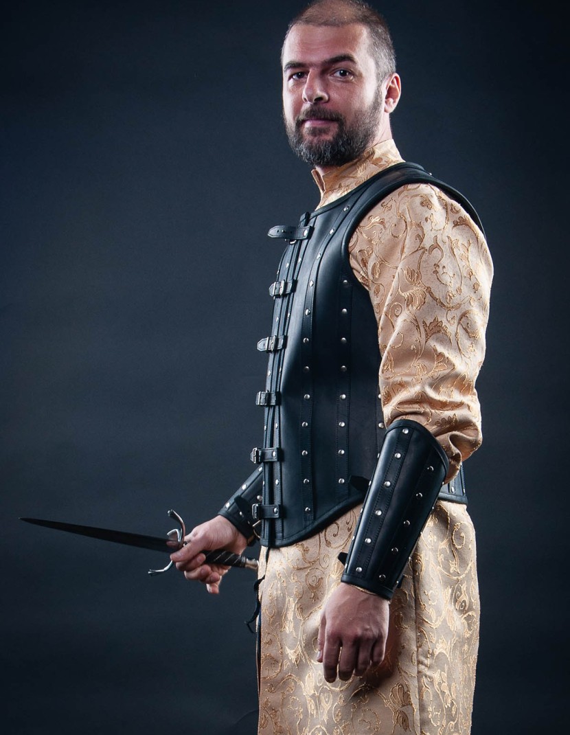 Leather vest in Renaissance style photo made by Steel-mastery.com