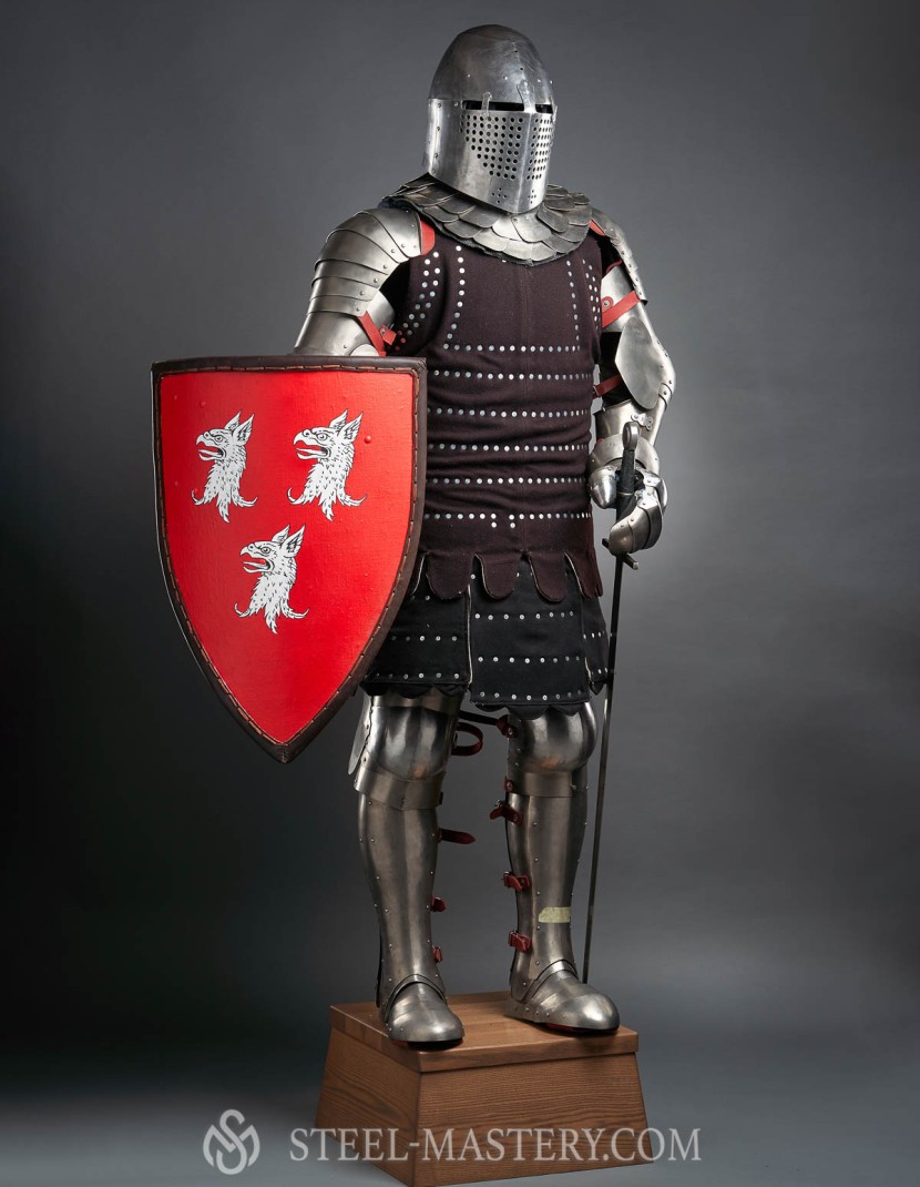 Medieval armor stationary display mannequin photo made by Steel-mastery.com