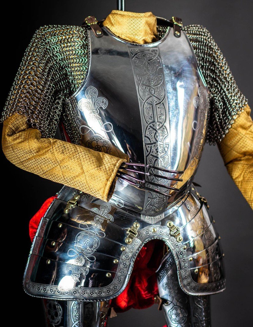 Medieval armor display mannequin photo made by Steel-mastery.com
