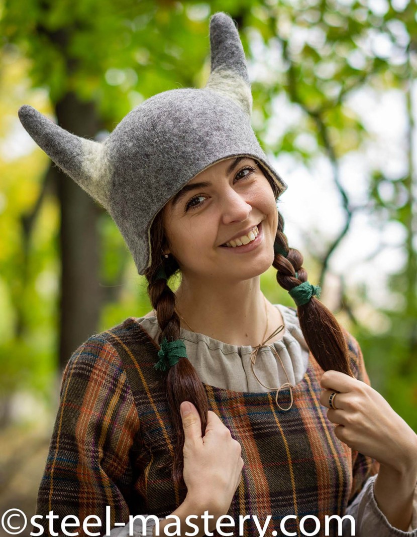  Felt hat with horns photo made by Steel-mastery.com