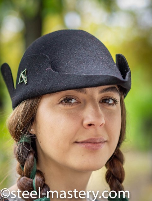 Tyrolean hat with a curly edge