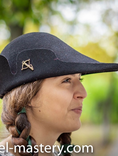 Tyrolean hat with a curly edge