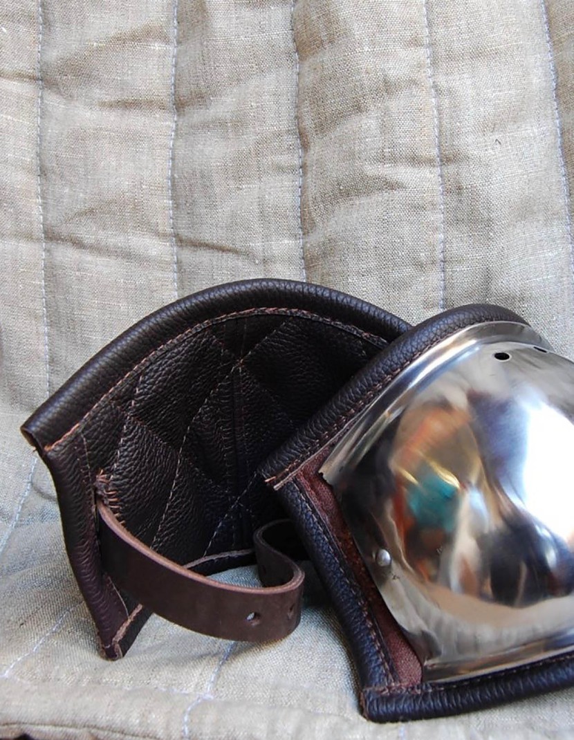 Leather padding for elbows and knees photo made by Steel-mastery.com
